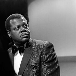 Artist picture of Oscar Peterson
