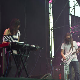 Artist picture of Moon Duo