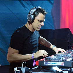 Markus Schulz & Ana Criado - Surreal (Omnia Rmx)