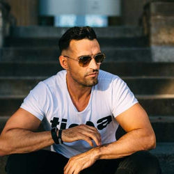 Vize & Laniia - Stars