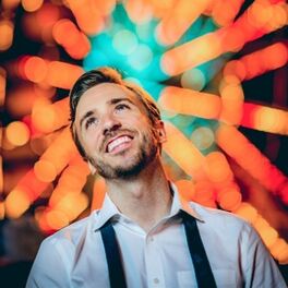 Artist picture of Peter Hollens