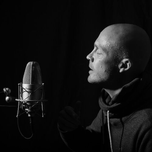Juha Tapio: album, låtar, spellistor | Lyssna i Deezer
