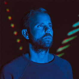 Artist picture of M83