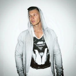 Artist picture of B-Case
