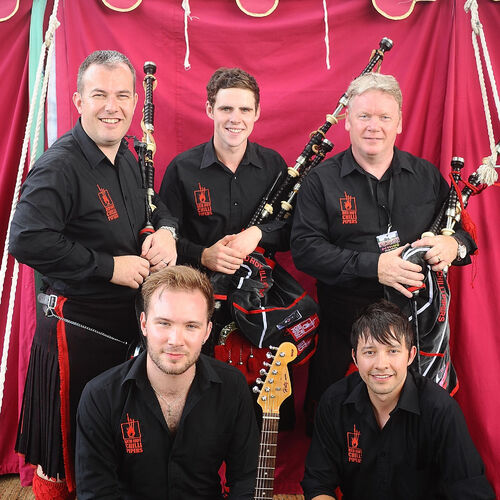 trofast Allergisk æstetisk Red Hot Chilli Pipers: albums, songs, playlists | Listen on Deezer