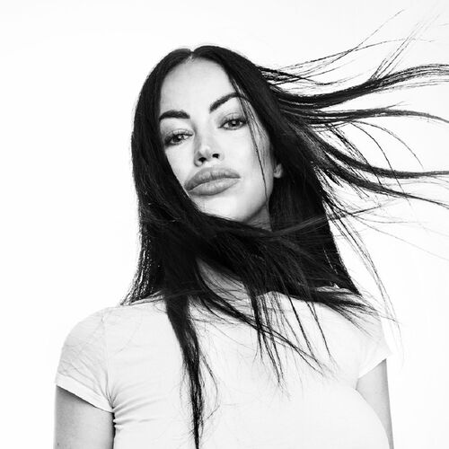 Aura Dione: Albums, Songs, Playlists | Listen On Deezer