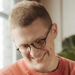 Artist picture of Floating Points