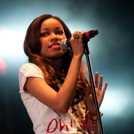 Artist picture of Dionne Bromfield