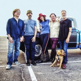 Artist picture of Edie Brickell & New Bohemians