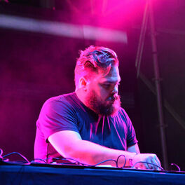 Artist picture of Com Truise
