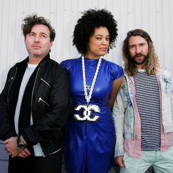 Sneaky Sound System - Pictures On (Funkagenda Bootleg)