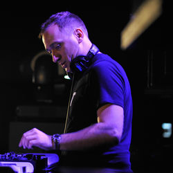 Paul Van Dyk & Sue Mclaren - Lights