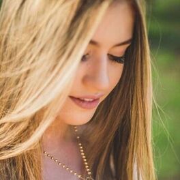 Artist picture of Camila Holanda
