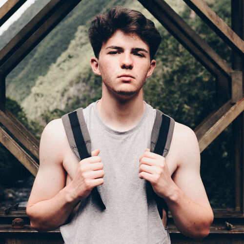 Petit Biscuit - À écouter sur Deezer | Musique en streaming