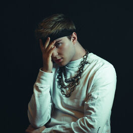 Artist picture of Mike Vallas