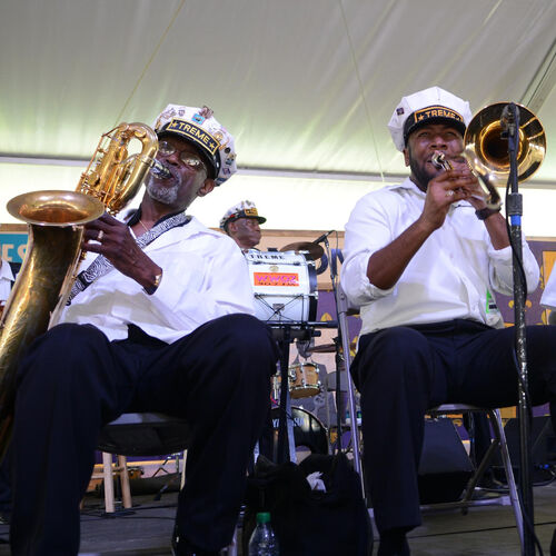 New Orleans Brass Bands: Through the Streets of the City