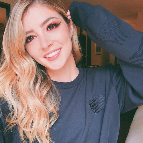 Chrissy Costanza 6841875