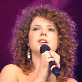 Jessie Buckley Arrives with 'Wild Rose' Musical