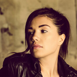 Artist picture of Clara Louise