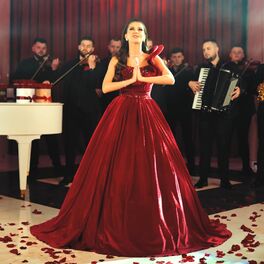 Album cover of Femeia E Un Inger Pe Pamant