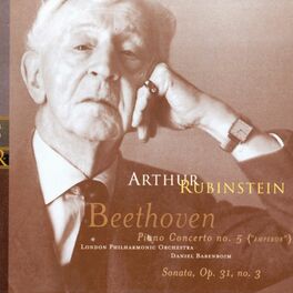 Arthur Rubinstein plays Beethoven Moonlight Sonata 