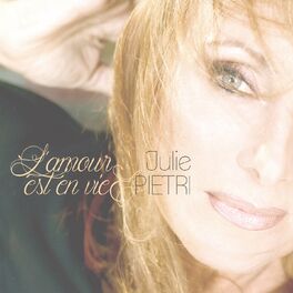 Album cover of L'amour est en vie