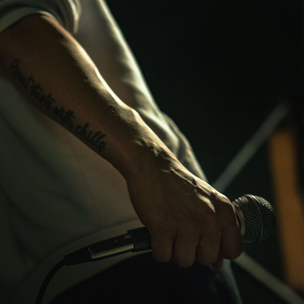 X max следующая станция. Макс тен. Группа versus французская. Песня x max. Песня x max.