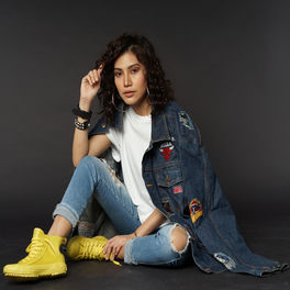 Elyana Bukannya Satelit Listen With Lyrics Deezer