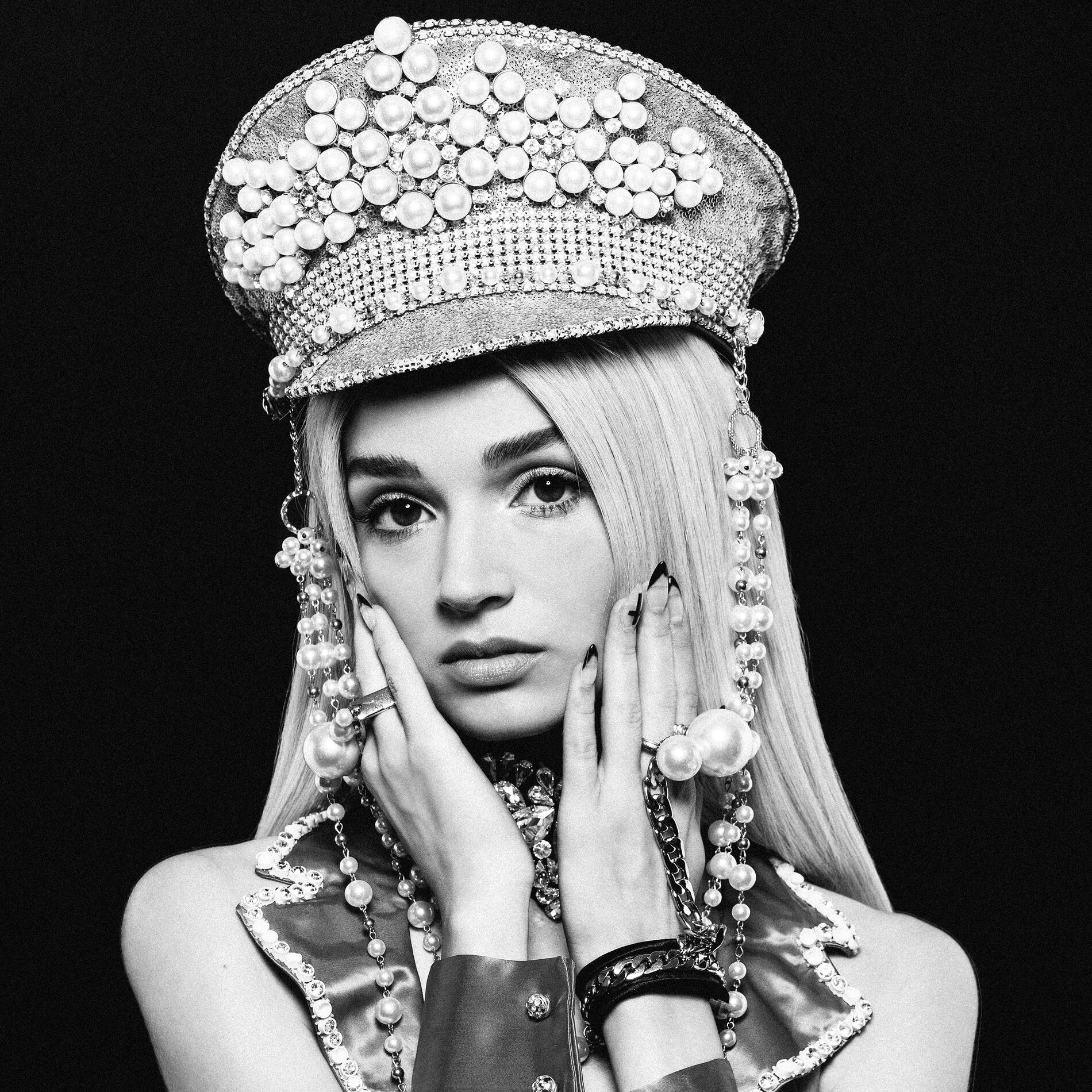 Poppy: albums, songs, playlists | Listen on Deezer