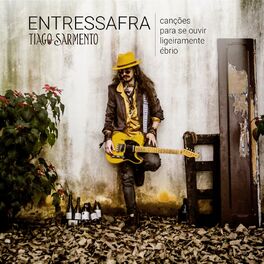 Album cover of Entressafra - ou Canções para Se Ouvir Ligeiramente Ébrio