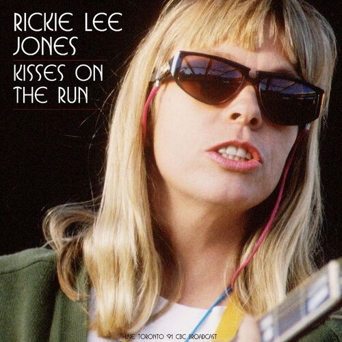 Ascolta Kisses On The Run (Live 1991) di Rickie Lee Jones | Canzoni e testi  | Deezer