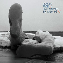 Album cover of Um Labirinto Em Cada Pé