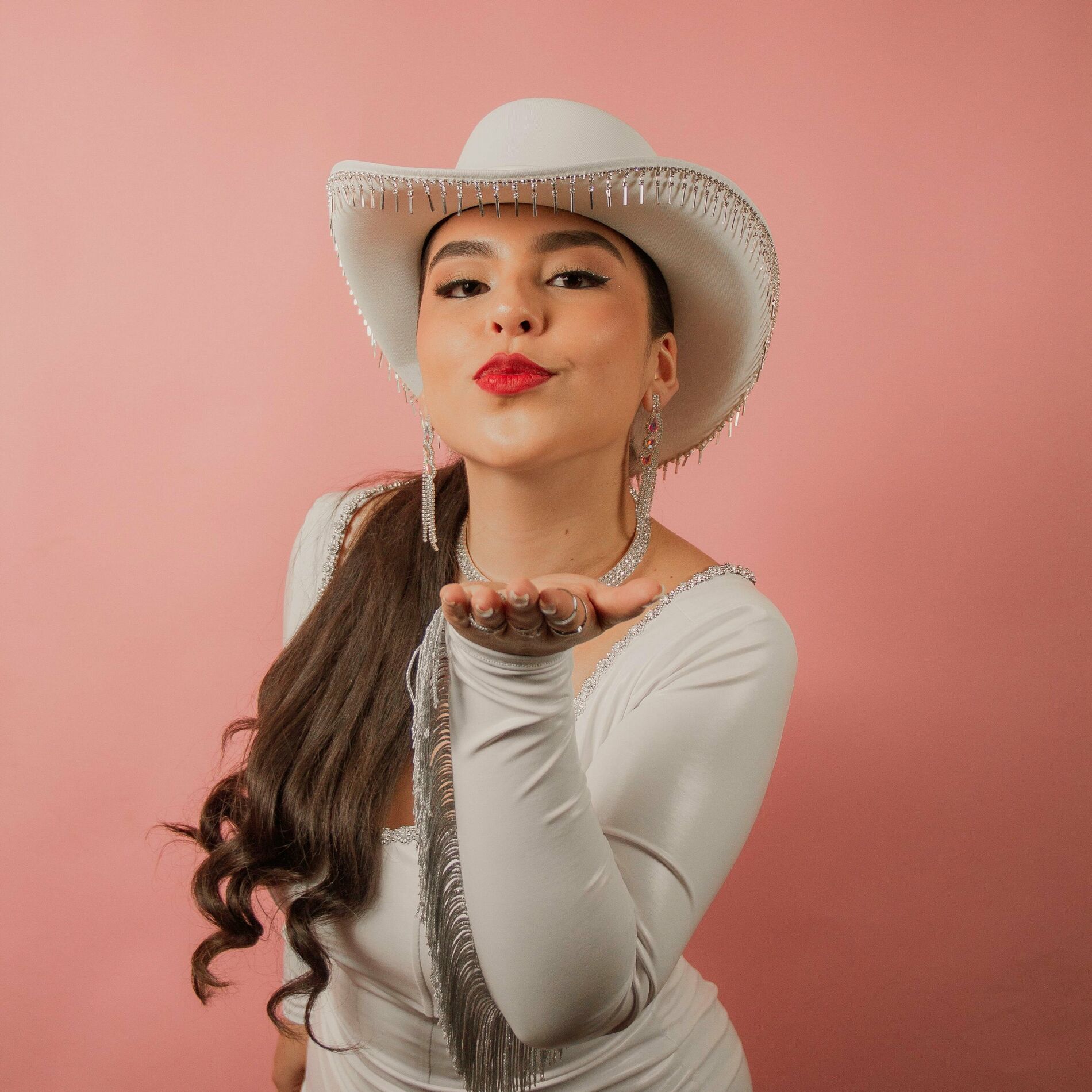 Laura Martinez: albums, songs, playlists | Listen on Deezer