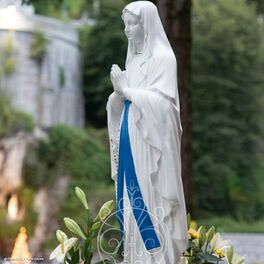 Show cover of Vivre le mois de Marie avec le Sanctuaire de Lourdes
