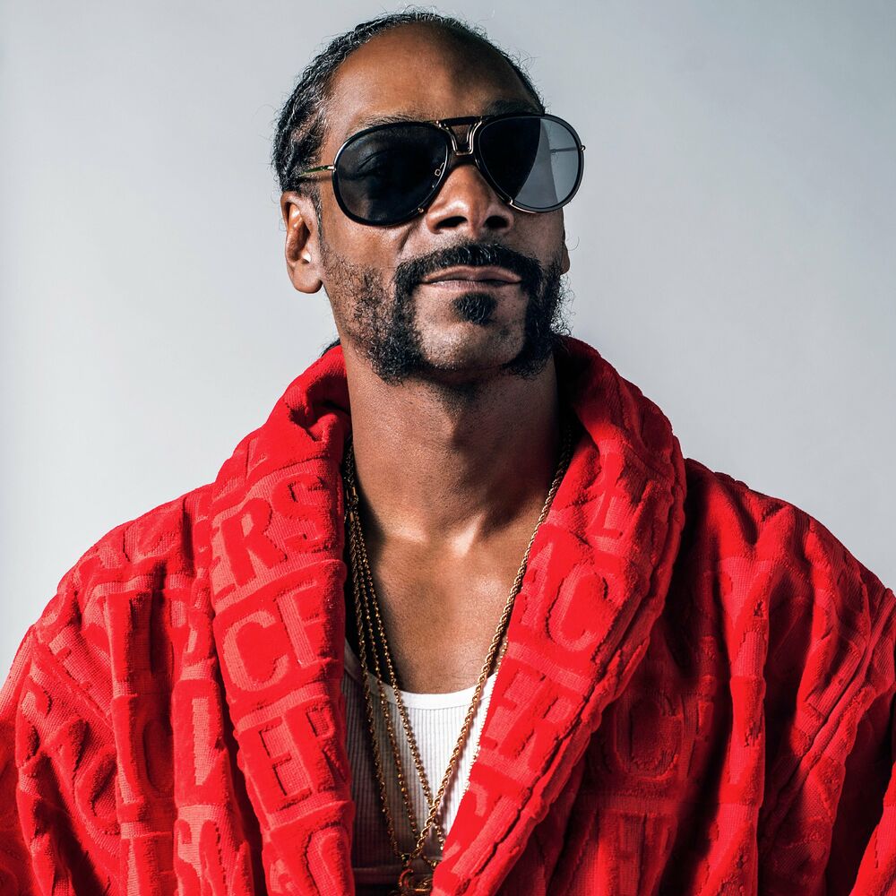 Snoop Dogg Owns a Football League - The Sports Column